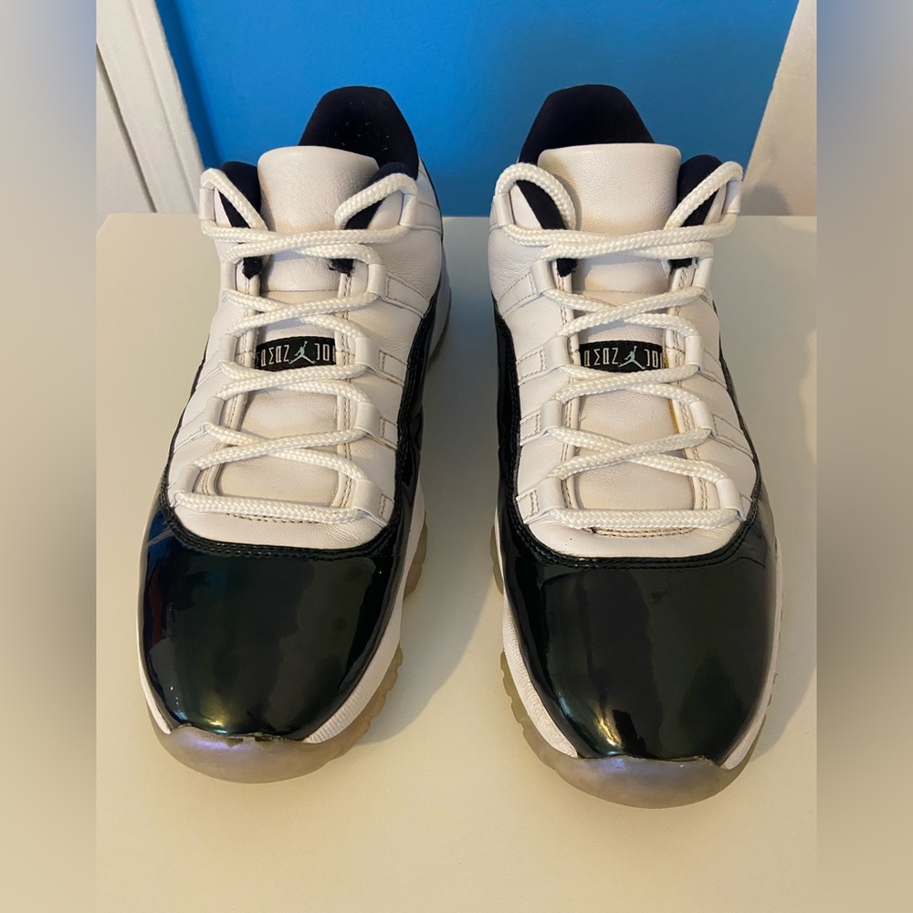 🔥🔥2018 Air Jordan 11 Retro Low “Emerald “ Sz11